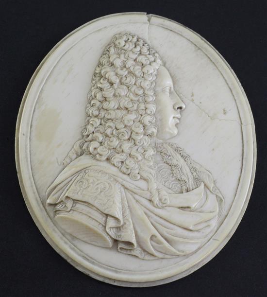 An early to mid 18th century French carved ivory portrait plaque, in the manner of Jean Cavalier, 3.75in., some damage